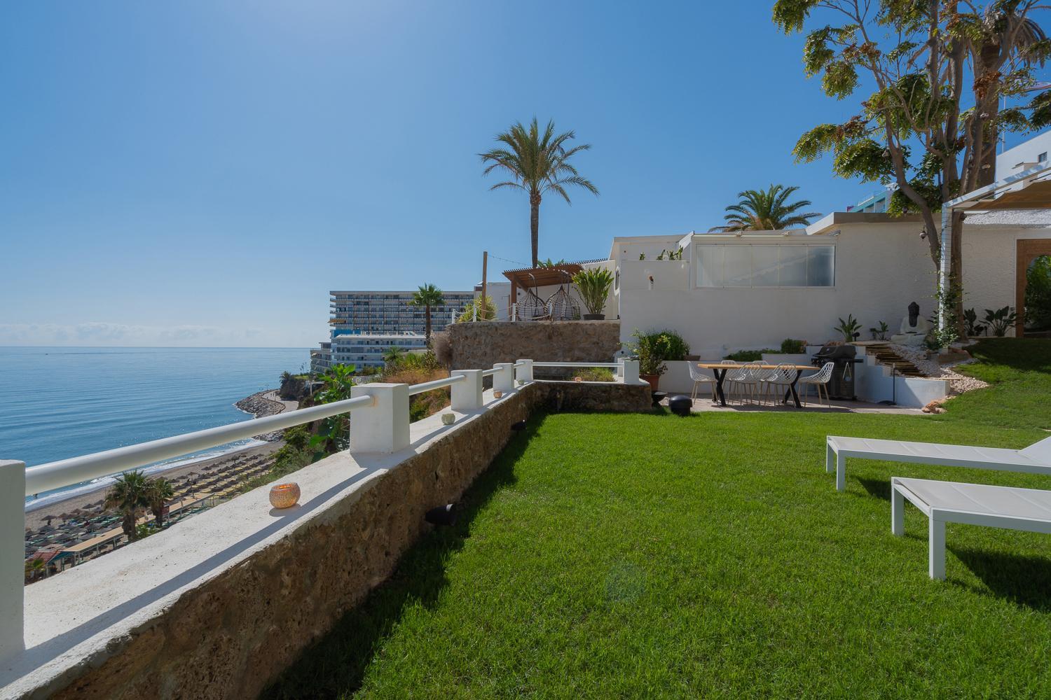 Private 250Sqm Garden Duplex, Jacuzzi, Cinema, Sea View Escape Apartment Torremolinos Exterior photo