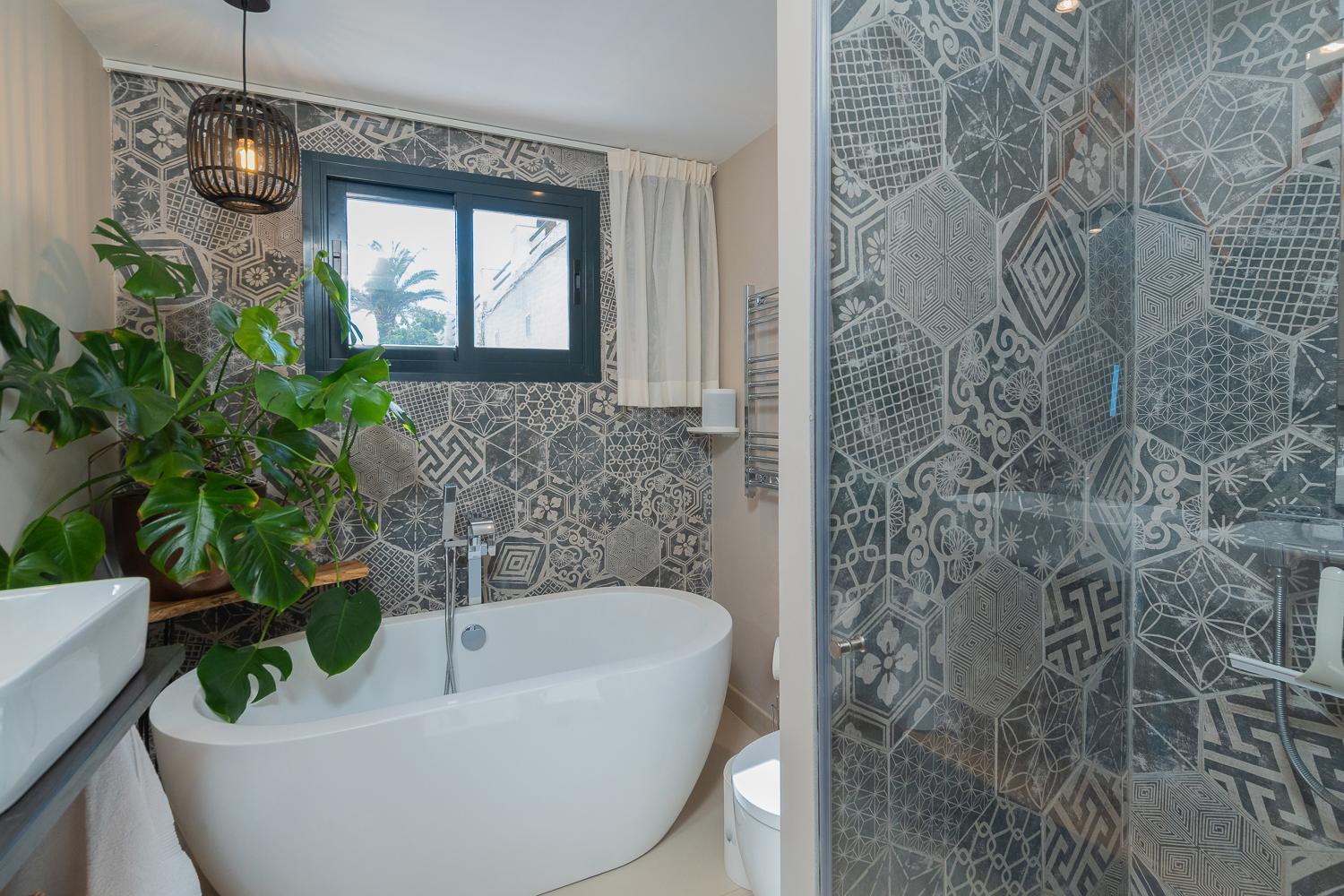 Private 250Sqm Garden Duplex, Jacuzzi, Cinema, Sea View Escape Apartment Torremolinos Exterior photo